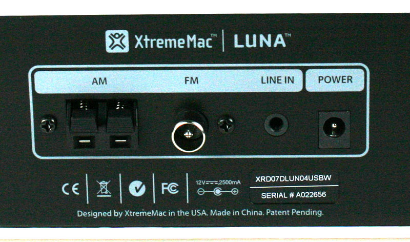 Illustration for article titled XtremeMac Luna Clock Radio Hands On: Pretty Face, Flawed Charms